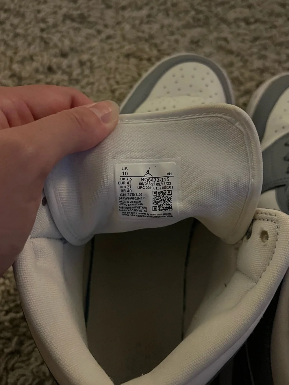 Nike Air Jordan 1 Mid in Gray and White